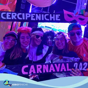 Grupo de pessoas apoiadas na Matiné de Carnaval 2025