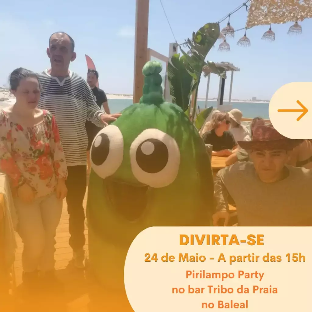 Pessoas apoiadas pela Cercipeniche, com o Pirilampo Mágico, no evento "Pirilampo Party", no bar Tribo da Praia, no Baleal