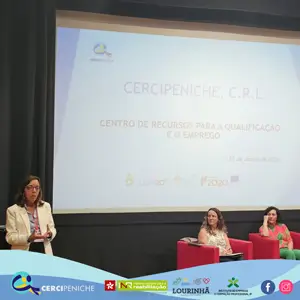 Colaboradoras da Cercipeniche, na Sessão de Informação, referente aos Apoios à Contratação de Pessoas com Deficiência e/ou Incapacidade