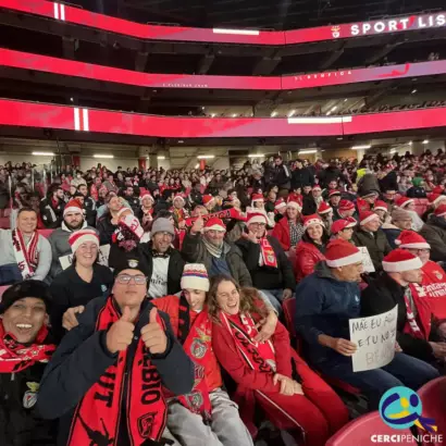 Clientes do CACI e colaboradores da Cercipeniche, na ida ao Jogo do Sport Lisboa e Benfica, em Lisboa