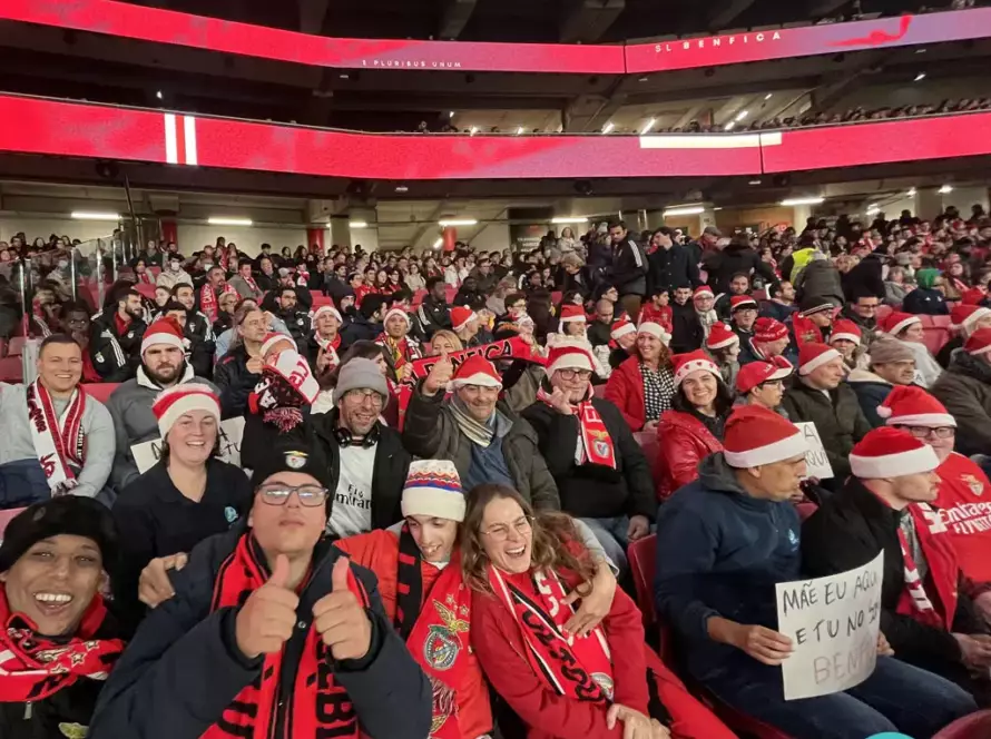 Clientes do CACI e colaboradores da Cercipeniche, na ida ao Jogo do Sport Lisboa e Benfica, em Lisboa