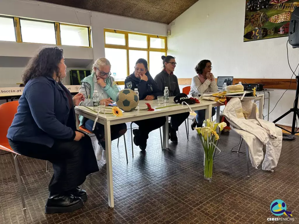 Colaboradoras da Cercipeniche e outras profissionais, nas comemorações do Dia Internacional da Mulher