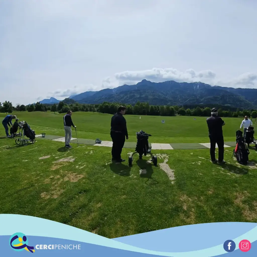 Grupo de participantes da atividade de golf, do Projeto “CERCINAction GOLF” e do Projeto Erasmus+