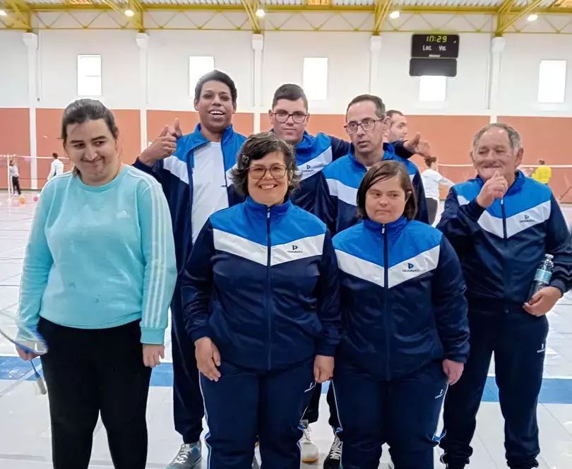 Pessoas apoiadas pela Cercipeniche, participantes do Encontro de Badminton em Leiria