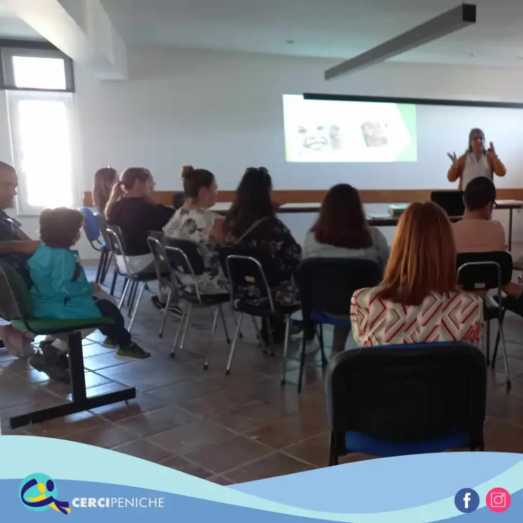 Grupo de pessoas presentes na sessão “Saúde oral, mastigação e fala, que relação?”