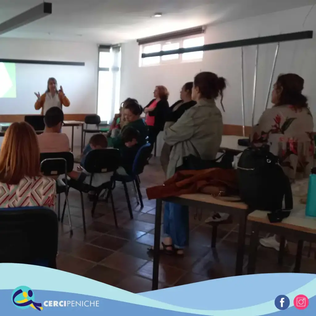 Grupo de pessoas presentes na sessão “Saúde oral, mastigação e fala, que relação?”