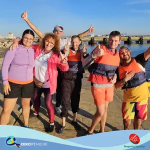 Grupo de participantes da Cercipeniche, por parte do Encontro de Canoagem do Desporto Escolar